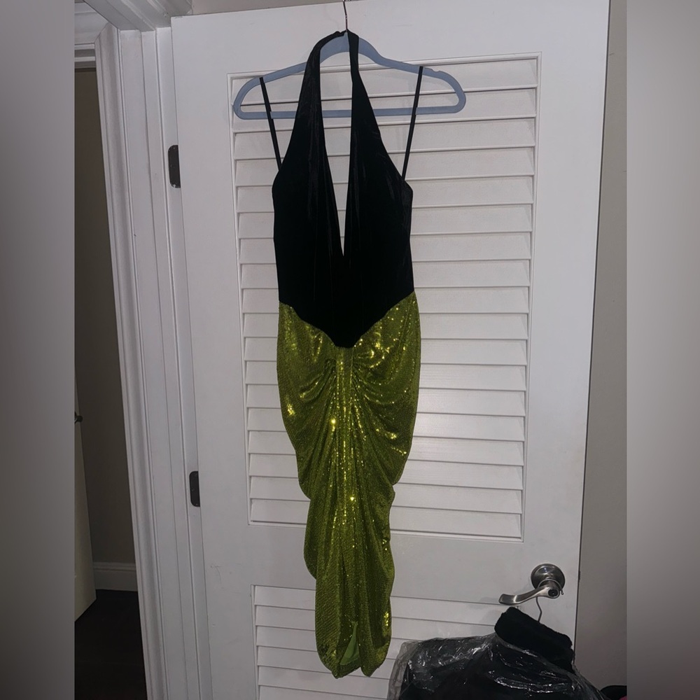 Beautiful velvet halter and sequence skirt holiday dress - Picture 4 of 5